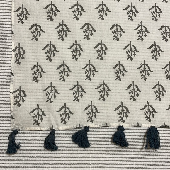 Passion Lilie Hand Block Scarf - Picture 2 of 5